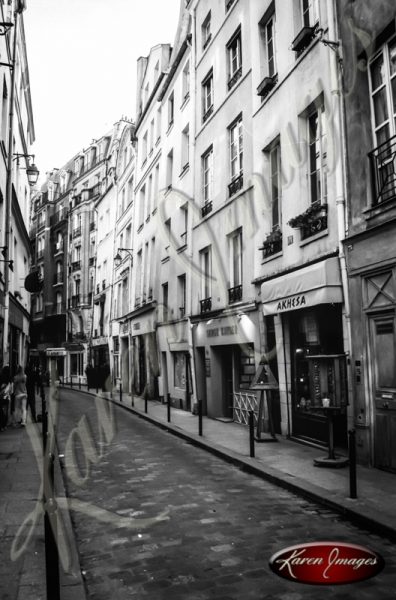 Black and White image of Paris Street Scenes