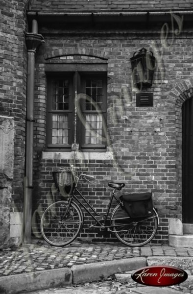 bike in brugge in black and white